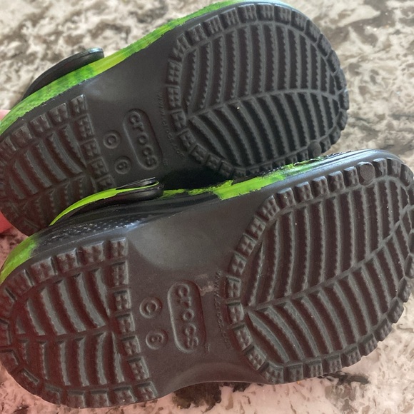 Crocs Black & Green Tie Dye Clogs - Picture 5 of 6